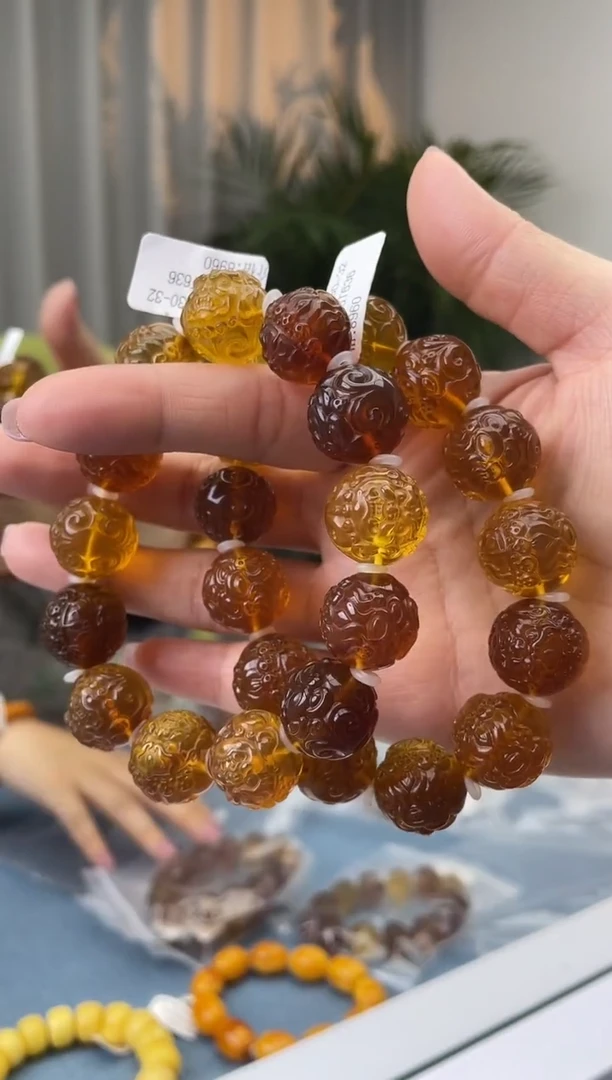 【闪购商品】琥珀珠宝奇石未镶嵌假一罚十，多样性发一件030.17