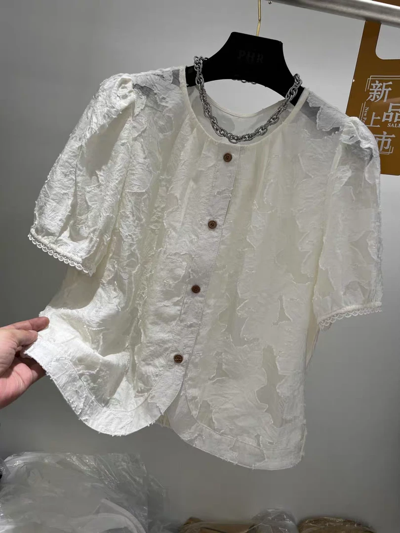 Nalian/拿恋豆子优选-圆领单排扣印花设计感泡泡袖衬衫   DZ98531