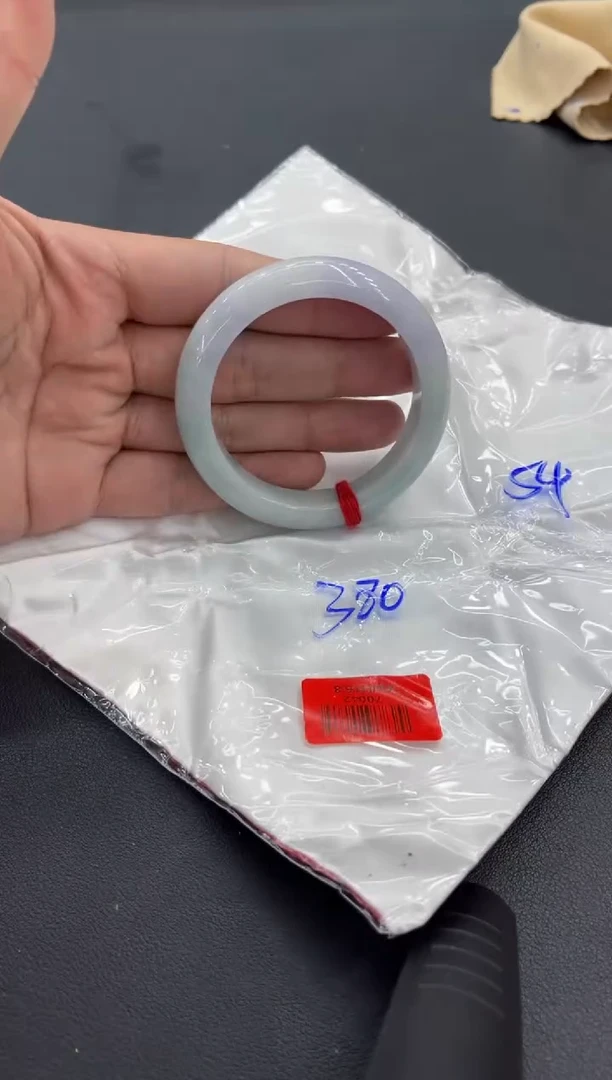 翡翠手镯未镶嵌翡翠手镯
