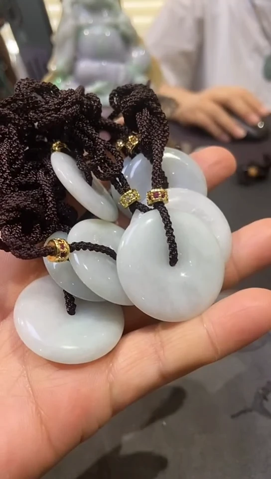 翡翠未镶嵌颈饰吊坠