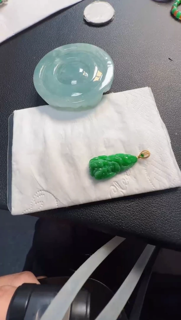 吊坠(不含链)18K金镶嵌翡翠980