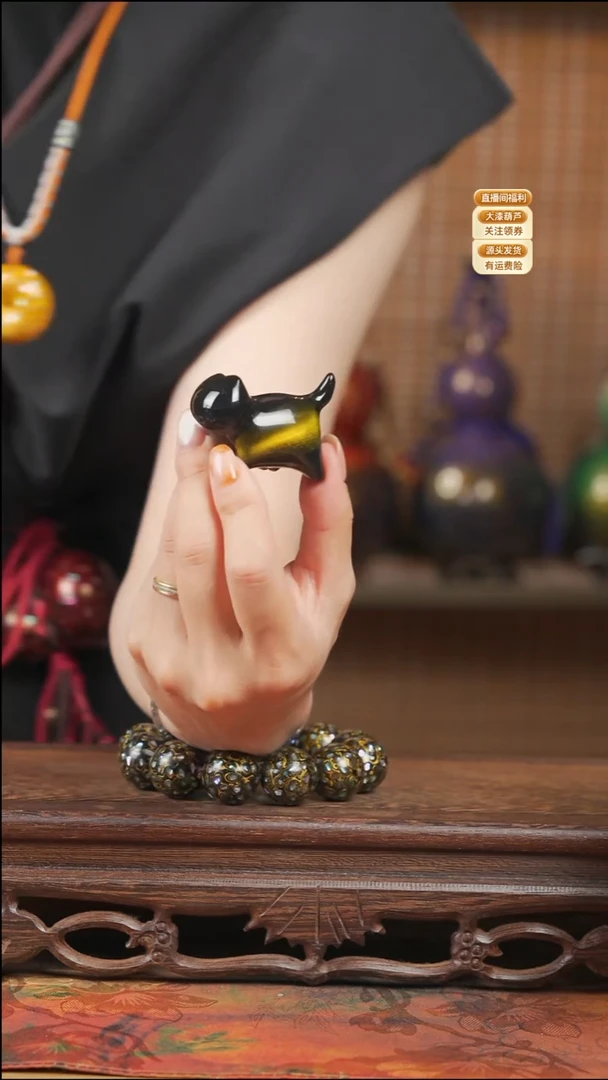 94精致漂漆小猫摆件