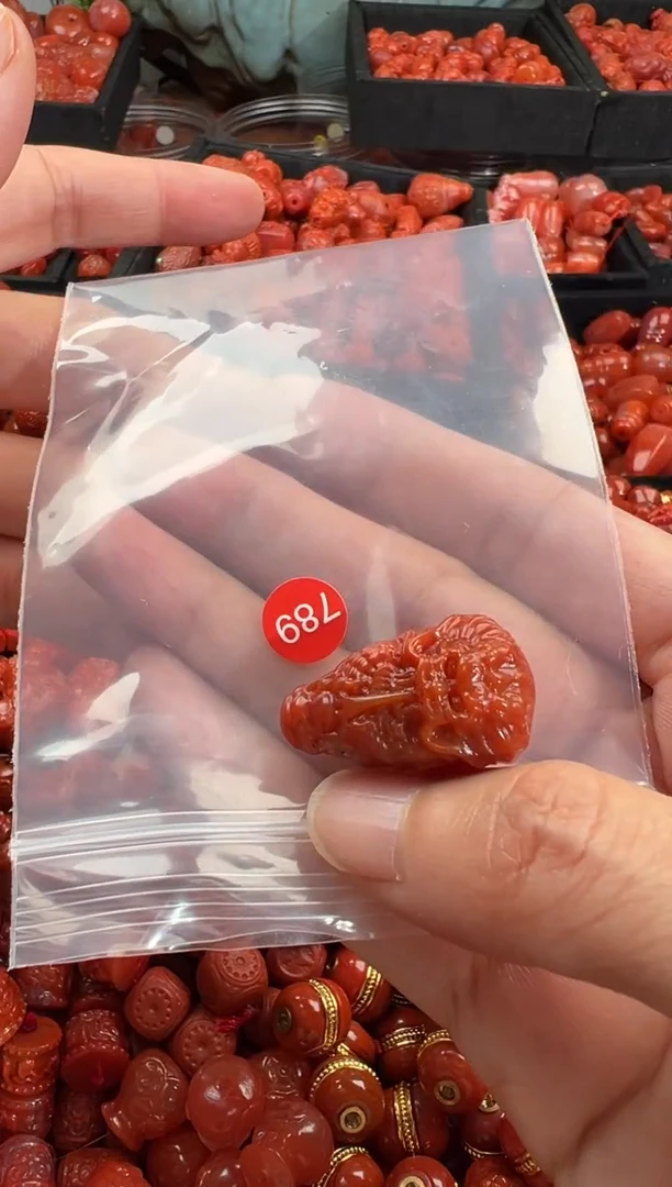 南红玛瑙未镶嵌颈饰1