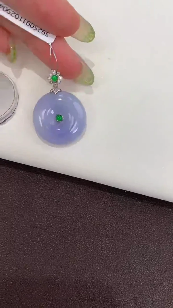 颈饰18K金镶嵌翡翠天然缅甸a货翡翠
