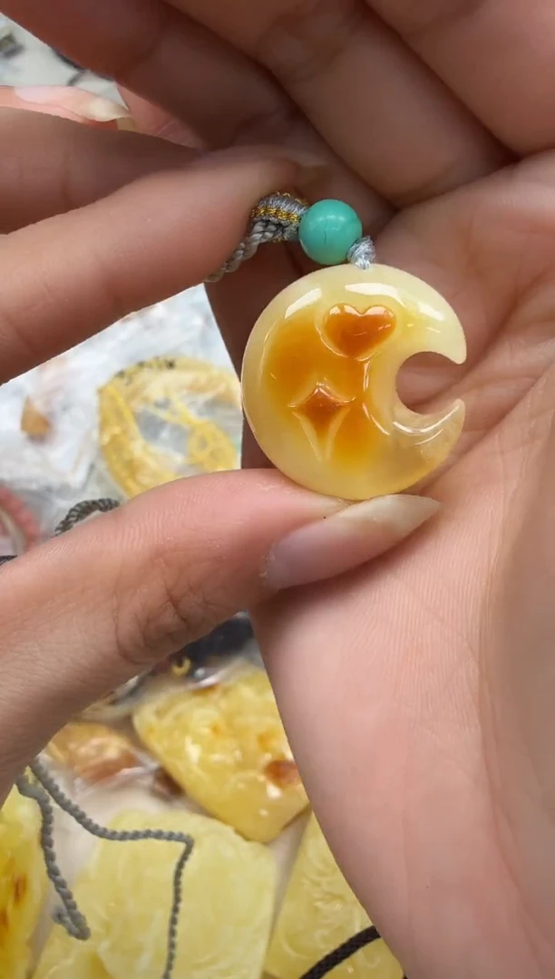 未镶嵌琥珀裸石如图