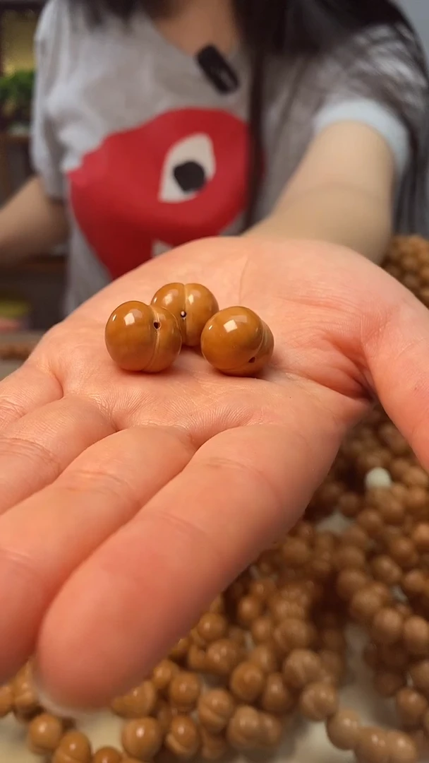 手串猴头核桃梁*三颗屁桃全品16+