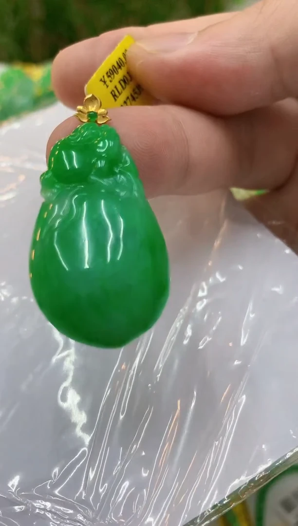 翡翠18K金镶嵌颈饰挂件