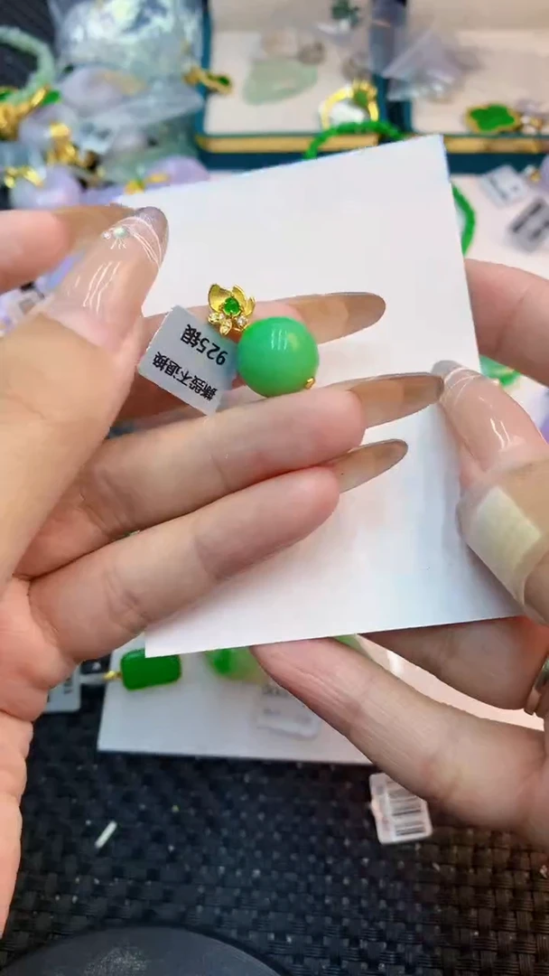 颈饰未镶嵌翡翠1