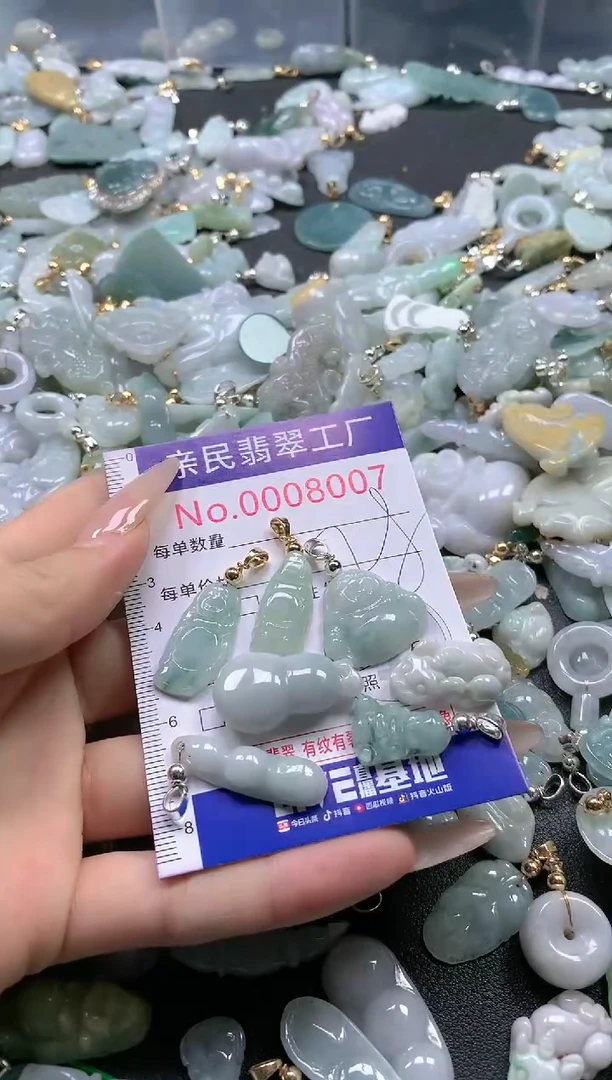 【闪购商品】翡翠吊坠(不含链)未镶嵌8007