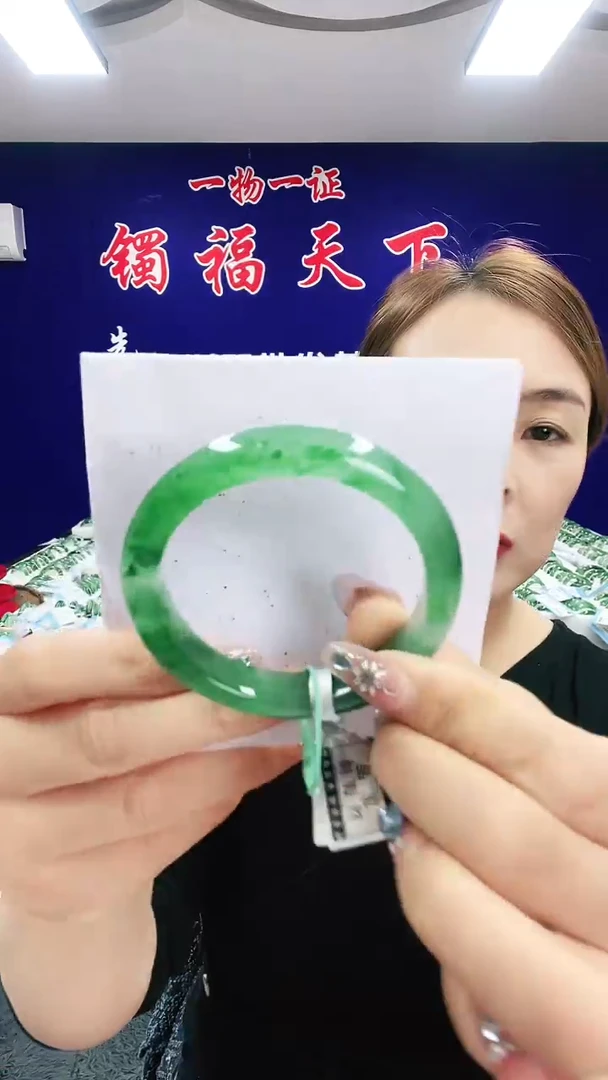未镶嵌手镯石英质玉（非洲翠）1