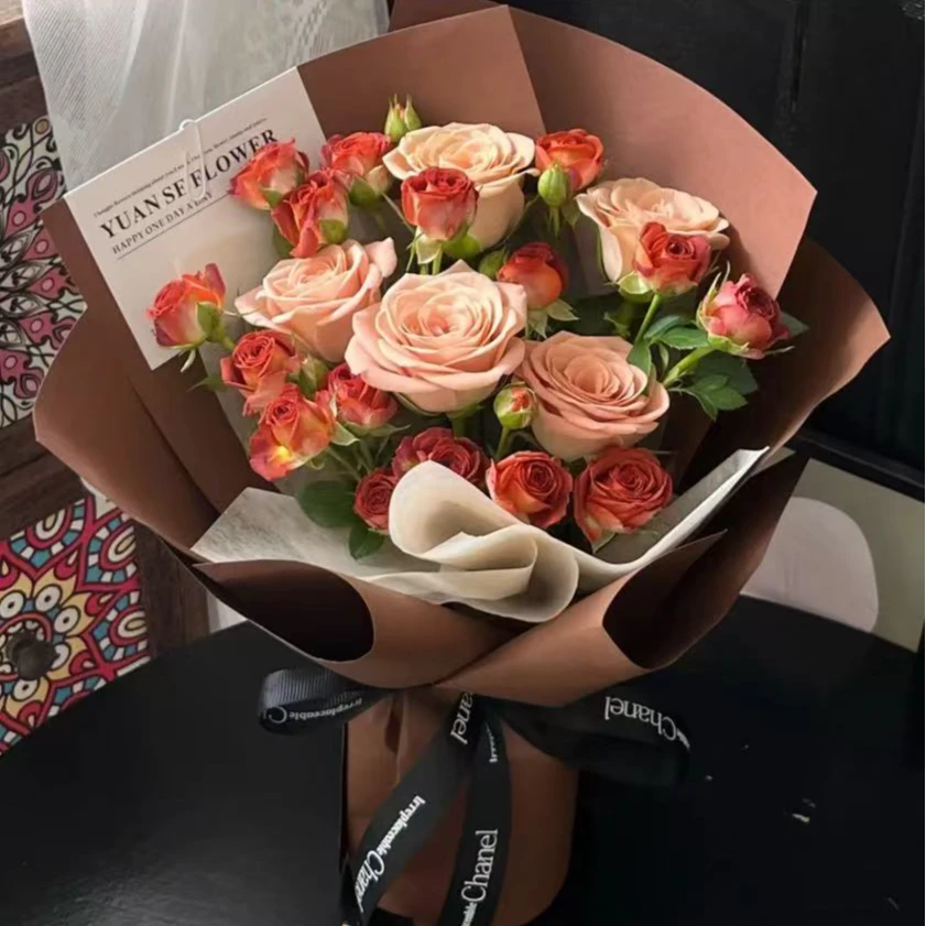 卡布奇诺玫瑰花束真鲜花混搭送女友市区下单鲜花速递同城花店配送