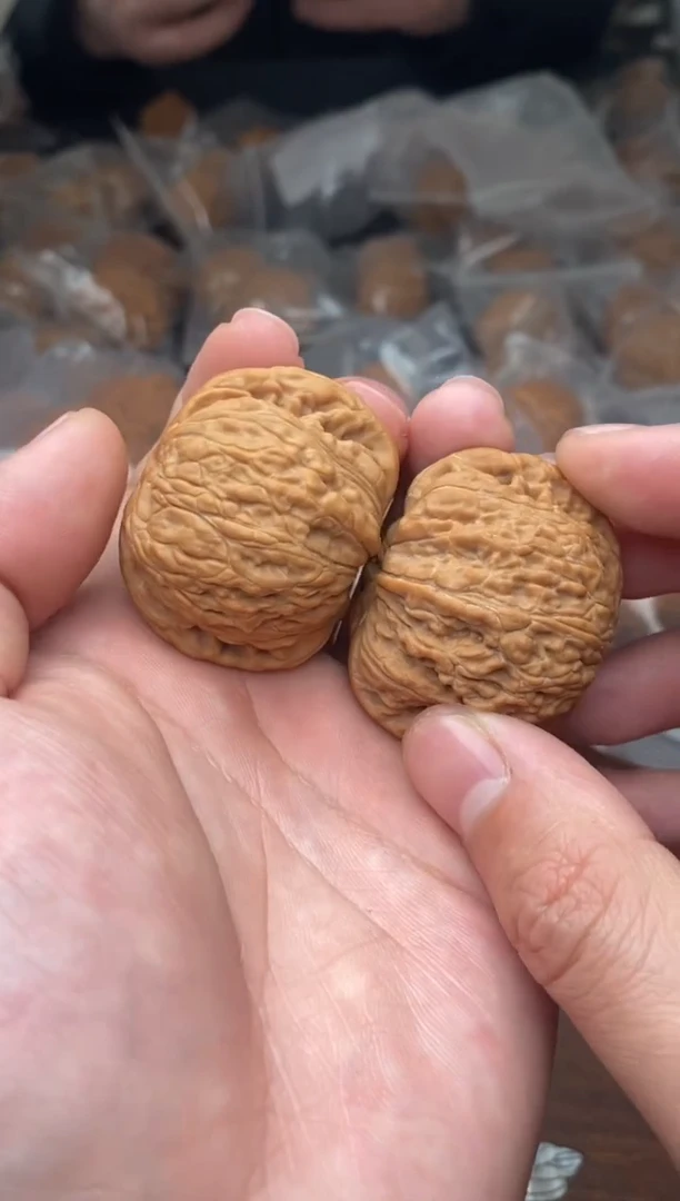 【闪购商品】文玩核桃把件G215号40尺泥鳅背