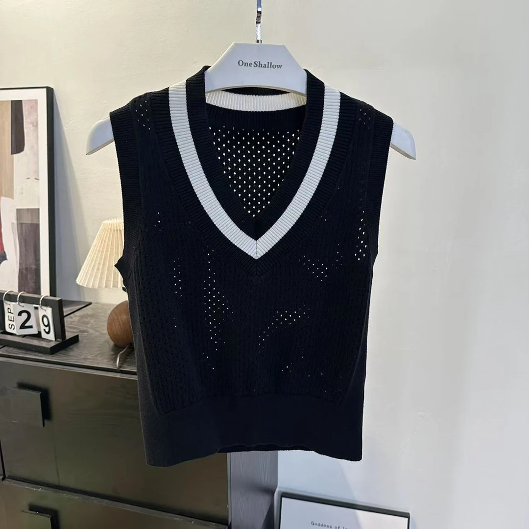 5251休闲V领拼接镂空透气背心