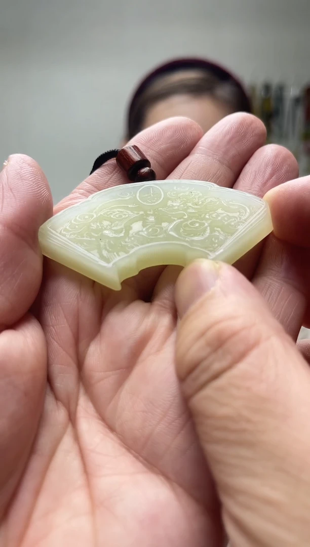 未镶嵌岫玉颈饰·