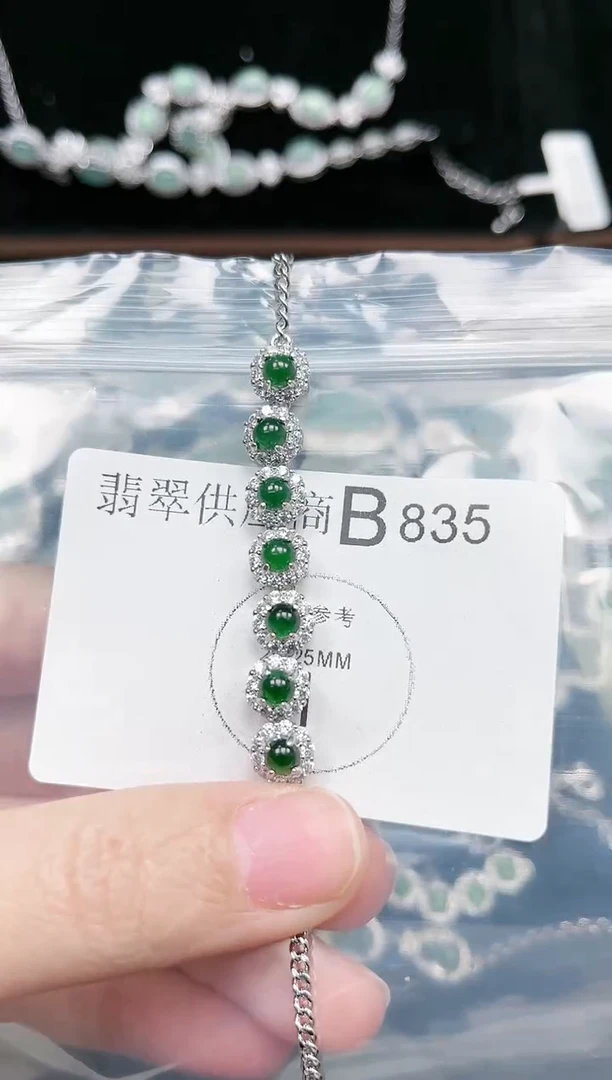 【闪购商品】翡翠颈饰未镶嵌835赠皮绳