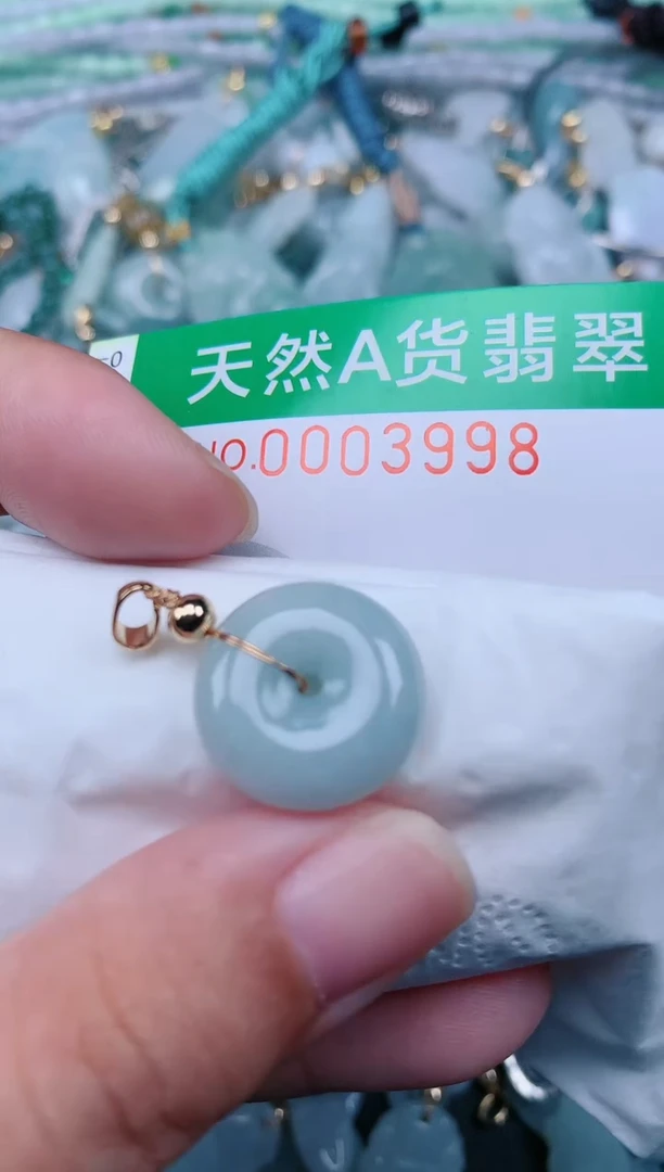 翡翠未镶嵌颈饰.0003998