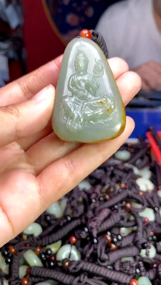 未镶嵌和田玉摆件1