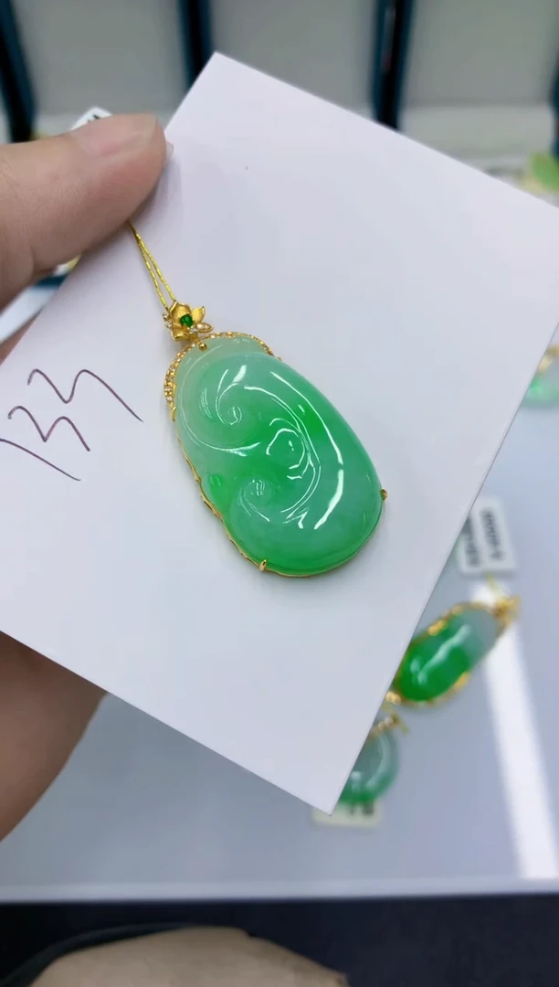 颈饰18K金镶嵌翡翠翡翠