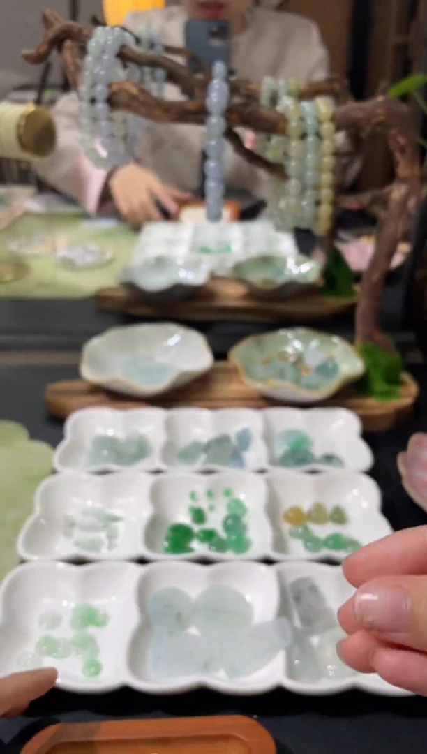 裸石翡翠翡翠小貔貅