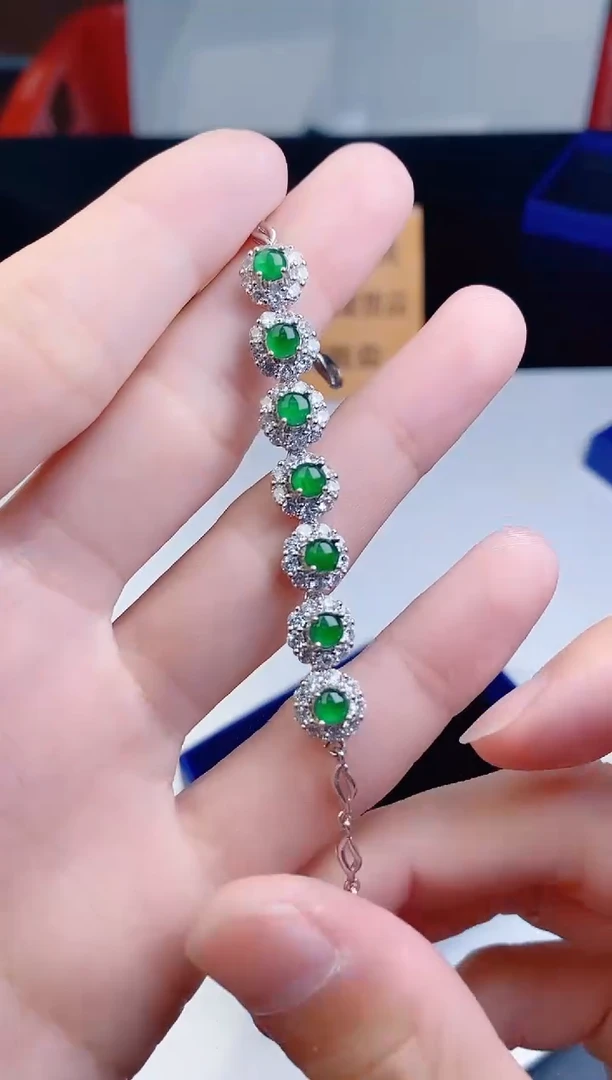 颈饰未镶嵌翡翠