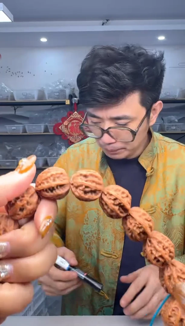 【闪购商品】文玩核桃把件2.2左右秋子手串18号