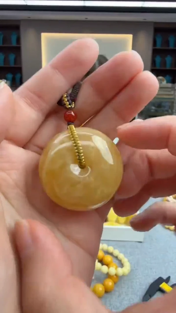 琥珀颈饰未镶嵌87秒拍号 假一罚三