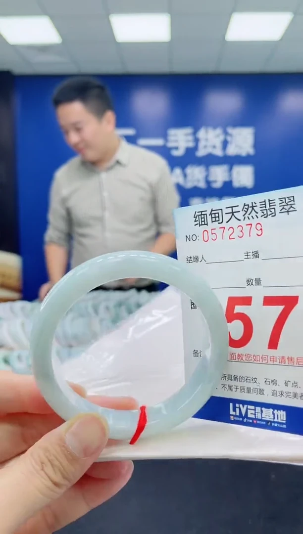 未镶嵌手镯翡翠天然翡翠手镯