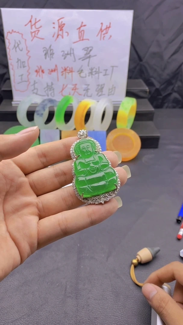 玉冰绿满色大观音成品带镶嵌
