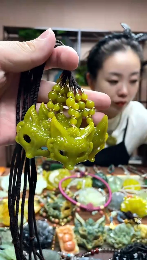 未镶嵌岫玉吊坠多样性发货发其中之一