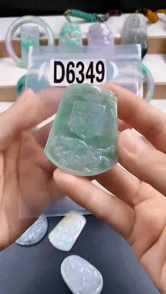 颈饰未镶嵌翡翠天然翡翠吊坠挂件