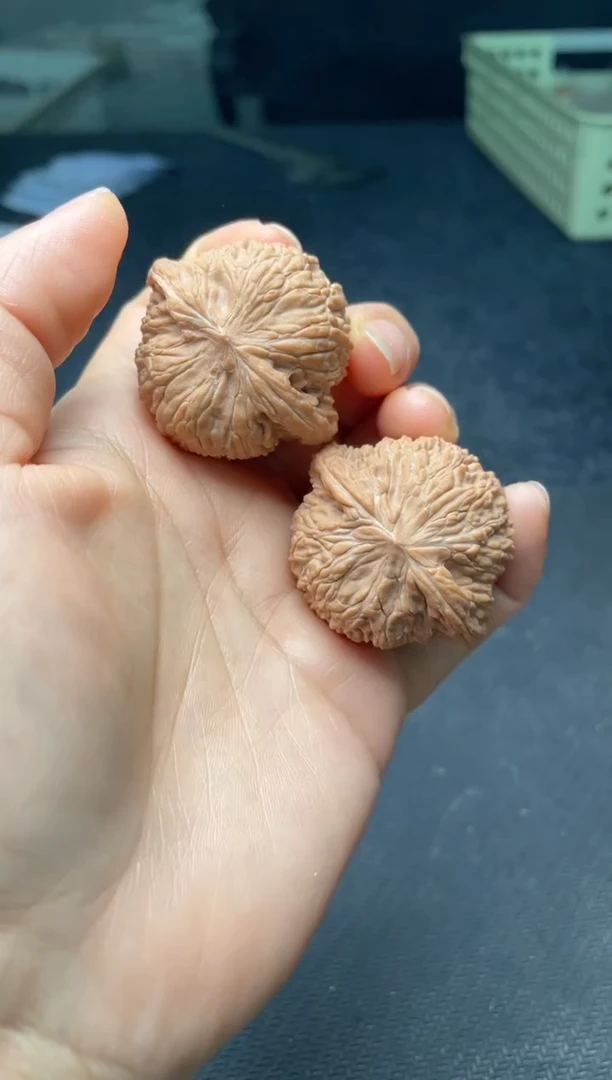 把件文玩核桃w17  绣球40尺