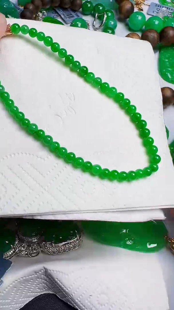 颈饰18K金镶嵌翡翠手串