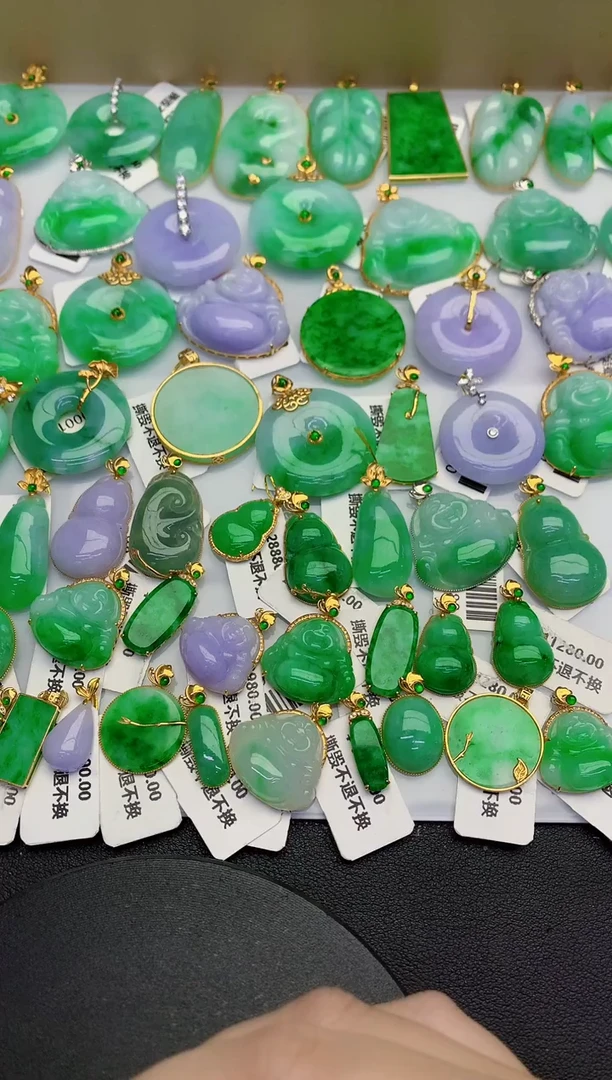 颈饰18K金镶嵌翡翠缅甸天然翡翠A货