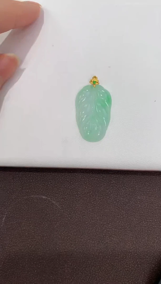 翡翠18K金镶嵌颈饰天然缅甸a货翡翠