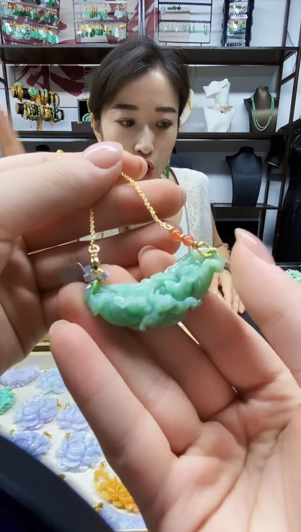 颈饰未镶嵌翡翠吊坠