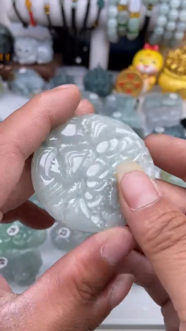 翡翠未镶嵌吊坠(赠链)山水牌