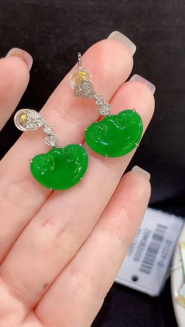 18K金镶嵌翡翠耳饰多样性发其一