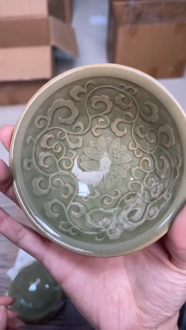 陶瓷橄榄绿宝象纹斗笠盏