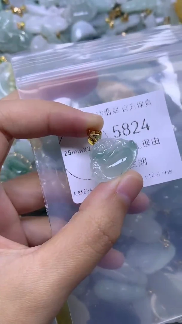 颈饰未镶嵌翡翠1