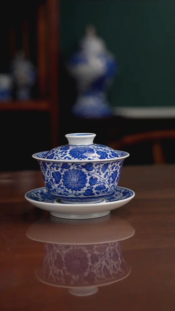 晓月窑青花缠枝盖碗