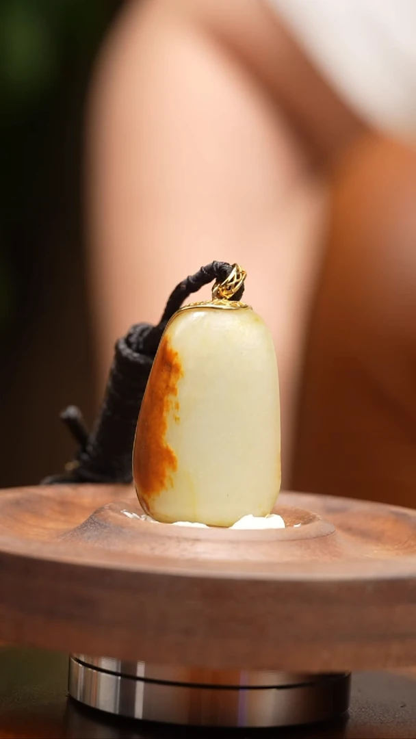 和田玉18K金镶嵌吊坠(不含链)31克和田玉原石