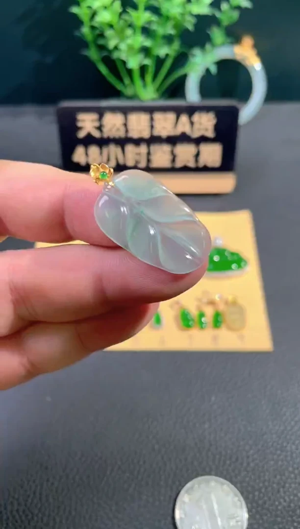 颈饰18K金镶嵌翡翠翡翠