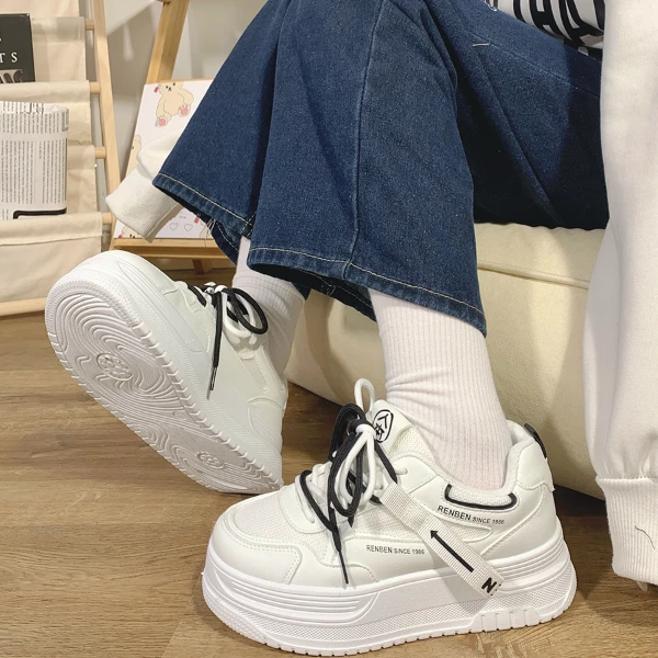 人本板鞋女款2025春季新款休闲运动鞋爆款超火学生百搭小白鞋子女