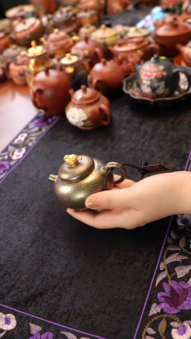 茶壶紫砂金贝烧乳鼎