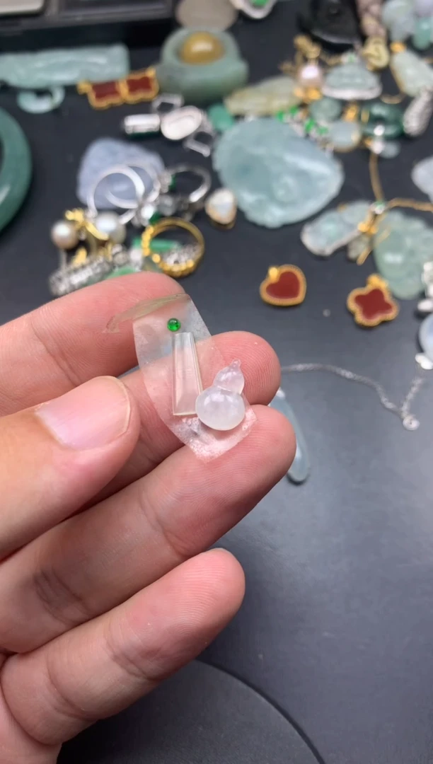 颈饰未镶嵌翡翠哆**梦小雪商品不退不换