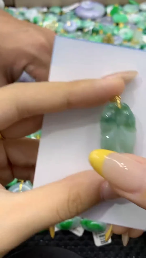 颈饰未镶嵌翡翠天然缅甸翡翠A货