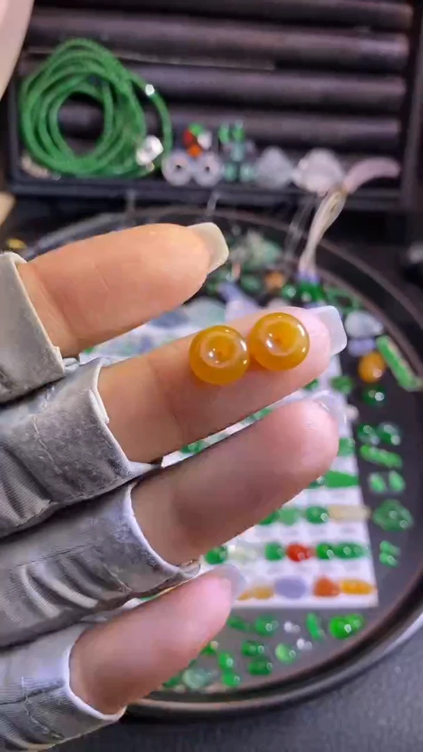 翡翠挂件未镶嵌扣