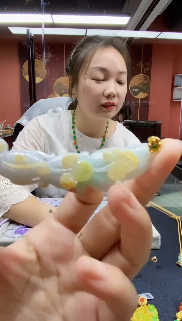 颈饰未镶嵌翡翠吊坠