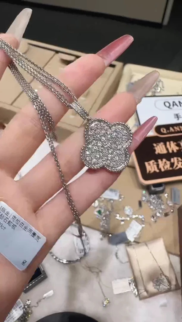 铂Pt950镶嵌项链钻石大花多样性发其一