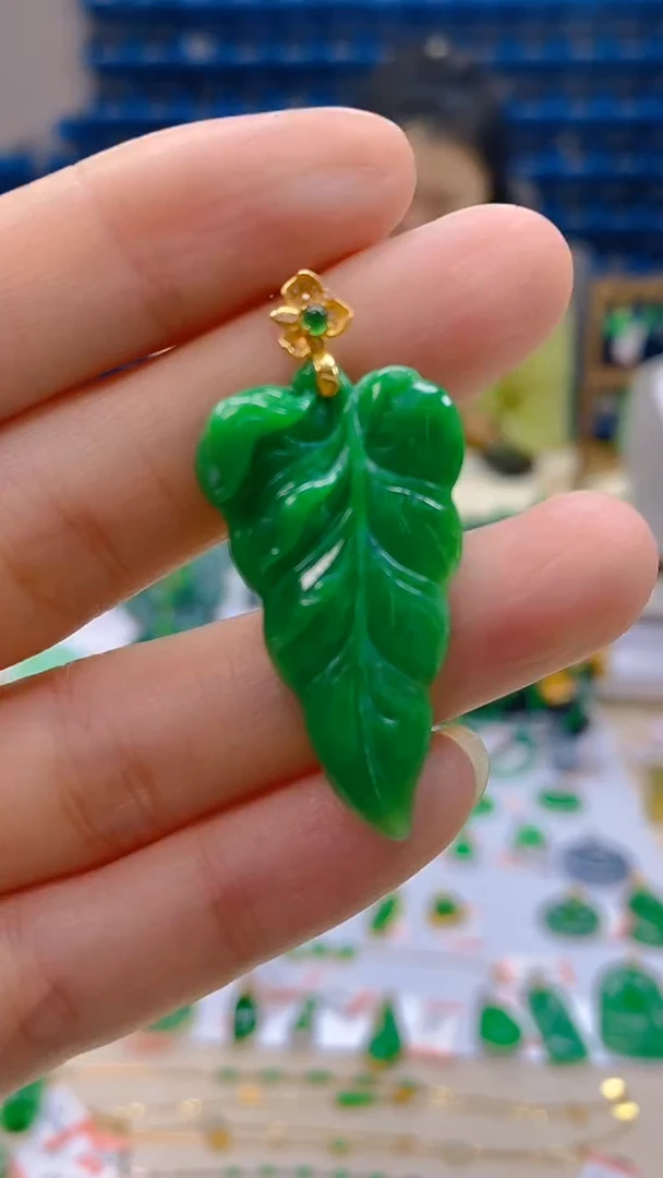 颈饰18K金镶嵌翡翠新号开播 全场乱卖